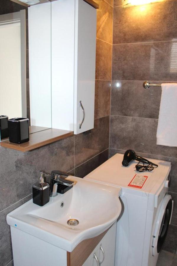 Riva Marina Apartment Кушадасъ Екстериор снимка
